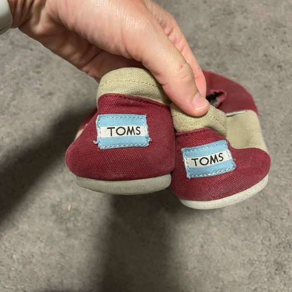 “Garnet & Gold” size 8.5 men’s TOMS - Picture 3 of 5